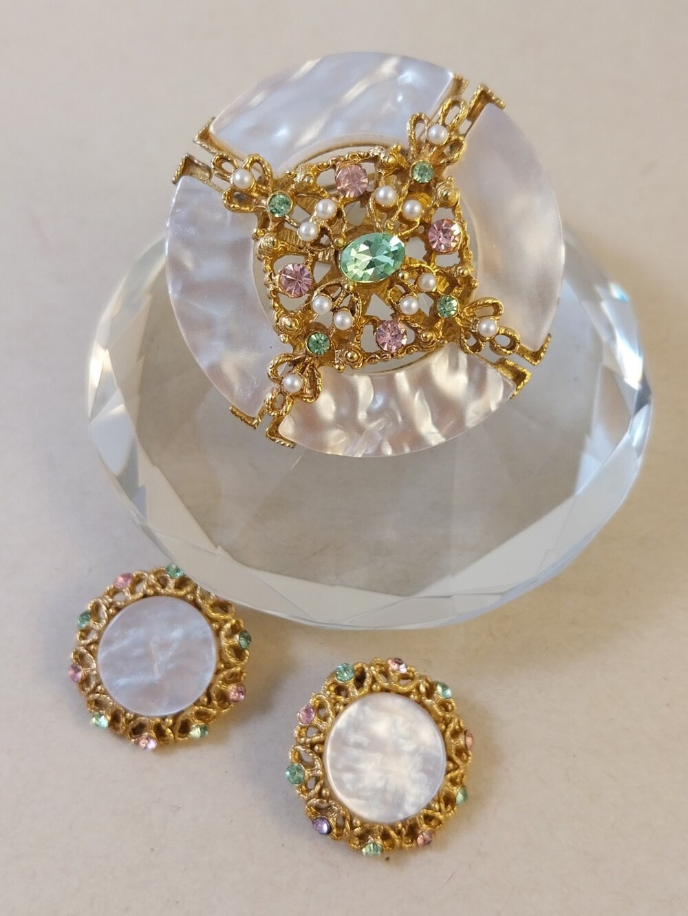 Vintage Gold-Tone Mother-of-Pearl Brooch and Earrings Set with Pastel Stones